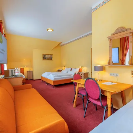 Autobahnrestaurant & Motorhotel موتيل Zöbern