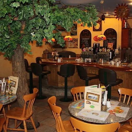 Autobahnrestaurant & Motorhotel * Zöbern